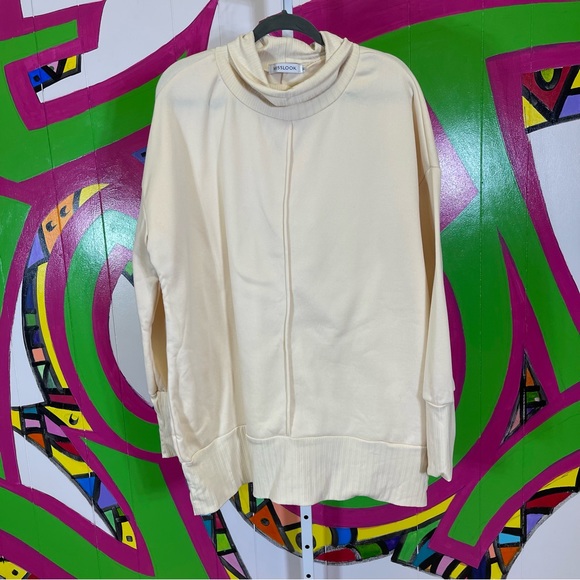 Mislook, Oversized Sweater. Size Medium. In excellent condition! - Picture 1 of 6